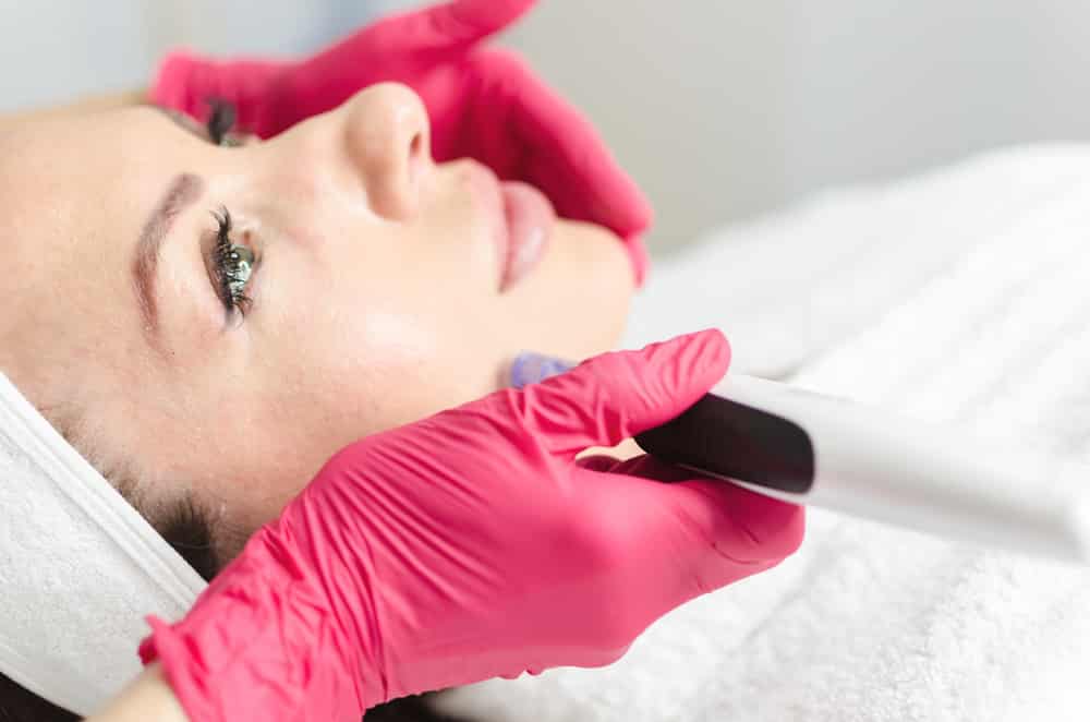 Needle,Mesotherapy.,Microneedle,Meso,Therapy,,Treatment,Woman,At,The,Beautician